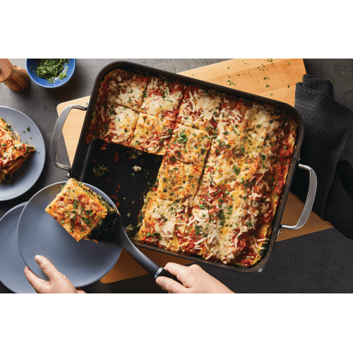 Rôtissoire anodisée dure KitchenAid avec grille antiadhésive amovible, 13 x 15,75 po, noir mat