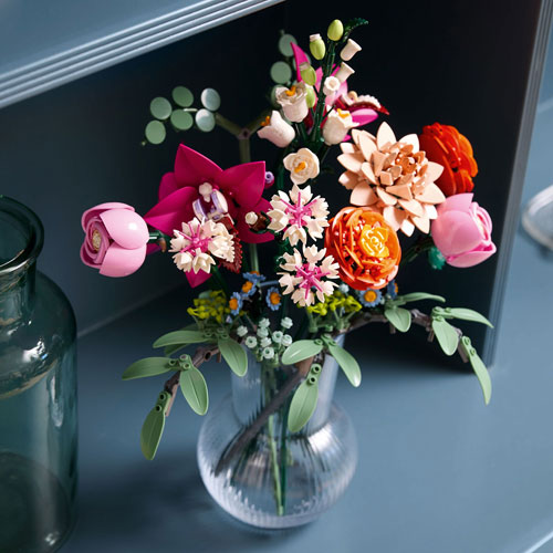 LEGO Botanicals : Le joli bouquet de fleurs roses - 749 pièces