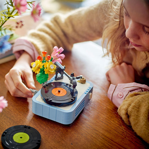 LEGO Creator 3-in-1: Record Player with Flowers - 366 Pieces (31172)