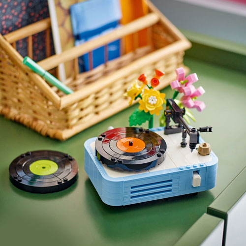 LEGO Creator 3-in-1: Record Player with Flowers - 366 Pieces (31172)