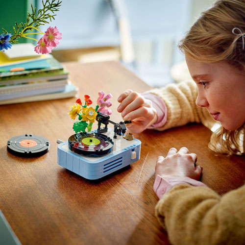 LEGO Creator 3-in-1: Record Player with Flowers - 366 Pieces (31172)