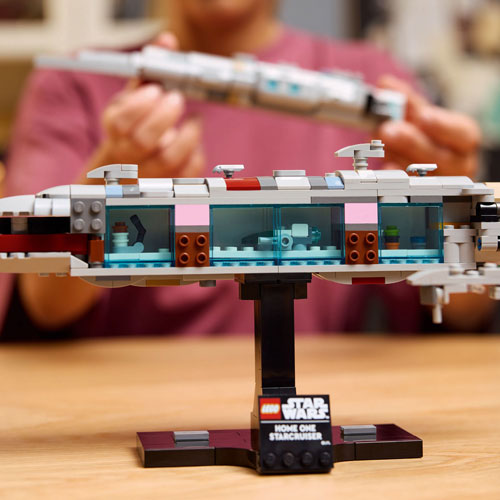 LEGO Star Wars: Home One Starcruiser - 559 Pieces
