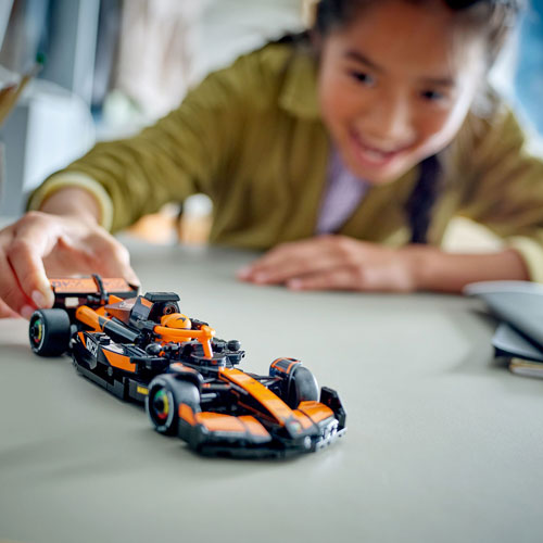 LEGO Speed Champions : Voiture de course McLaren F1 Team MCL38 - 269 pièces