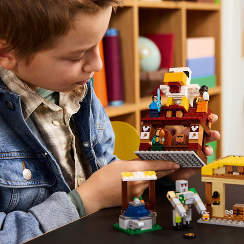 LEGO Minecraft : L'attaque du village en ballon Ghast - 555 pièces