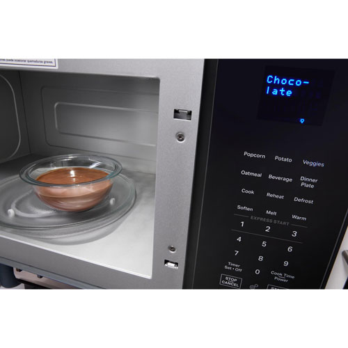 Four à micro-ondes à hotte intégrée de Whirlpool - 1,7 pi³ - Acier inoxydable résistant aux traces de doigts