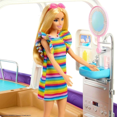 Barbie – Ensemble de jeu bateau jouet, bateau de rêve avec plus de 20 accessoires sur le thème de l’océan, conçus pour les poupées mode, y compris la