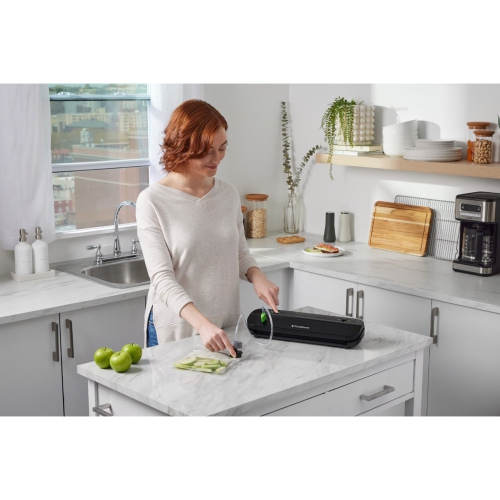 FoodSaver - scelleuse sous vide compacte, comprend 1 rouleau et 4 sacs précoupés, noirs