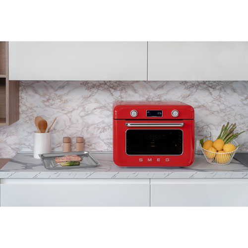 Four grille-pain de comptoir combiné 10-en-1 avec friture à air chaud et cuisson à vapeur de Smeg - 1,05 pi³ - Rouge