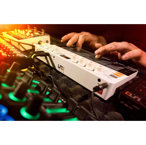 Refurbished - IK Multimedia UNO Drum analog and digital drum machine with 6 analog voices