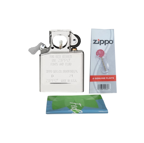 Empiècement pour allume-cigarette chromé de Zippo Plus six doublures en prime et un chiffon de nettoyage en microfibre