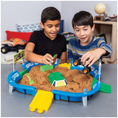 Monster Jam, Monster Dirt Arena 24-inch Playset with 2lbs of Monster Dirt and Exclusive 1:64 Scale Die-Cast Monster Ja..