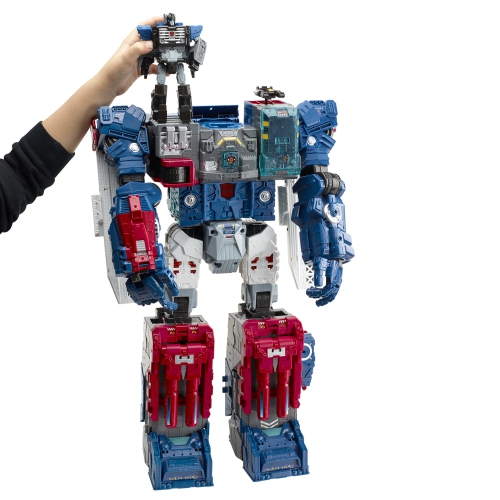 TRANSFORMERS Generations Fortress Maximus Figure