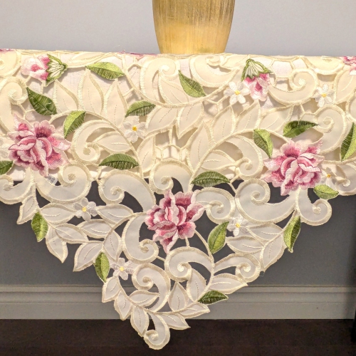 Nappe carrée brodée rose lilas cottage, décoration de lin de table carrée 32 po, résistance à l'eau, lavable à la machine