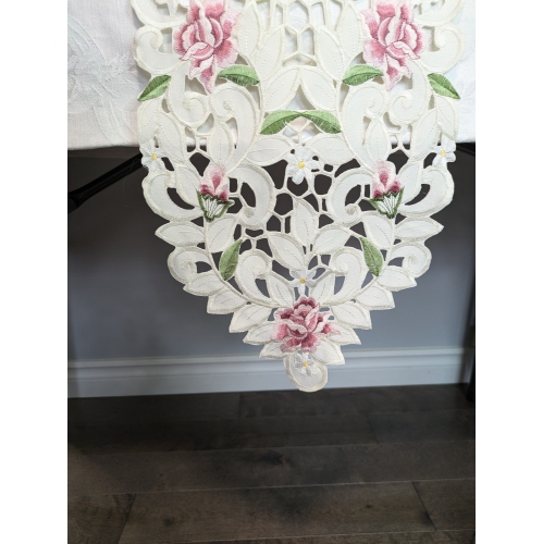 Chemin de table rectangulaire brodé rose lilas Cottage, 12 par 45 po Décor lin de table, résistance à l'eau, lavable à la machine