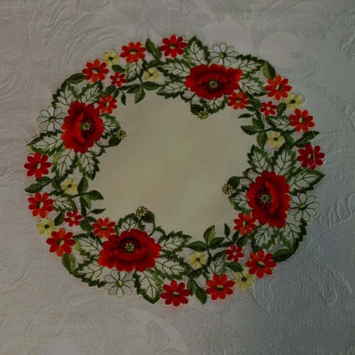 Napperon rond à motif de coquelicot brodé, décoration de table en lin de 11 po de diamètre, résistance à l'eau, lavable à la machine
