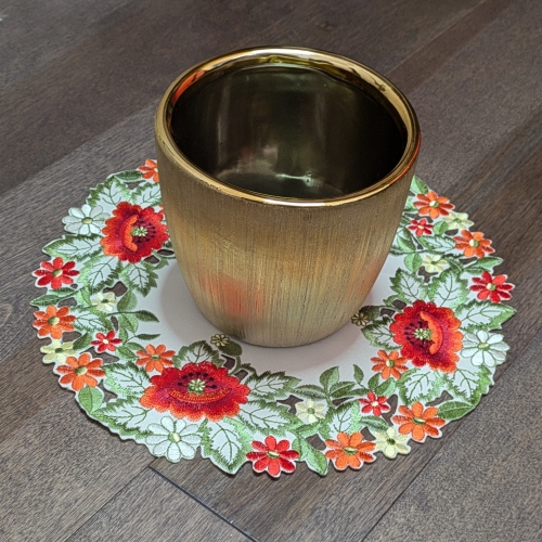 Napperon rond à motif de coquelicot brodé, décoration de table en lin de 11 po de diamètre, résistance à l'eau, lavable à la machine