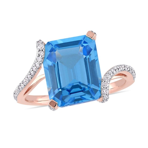 GEM AND HARMONY  6.00 Carat (Ctw) Emerald-Cut Swiss Topaz Ring In 14K Rose Gold With Diamonds In Blue