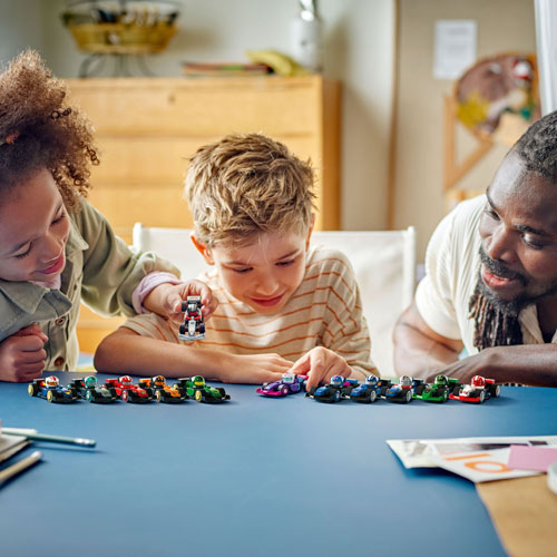 LEGO Minifigures: F1 Collectible Race Cars - 29 Pieces - 1 Assorted Figure