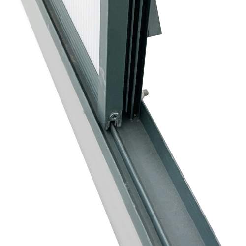 Greenhouse en polycarbonate Outsunny, 6 x 12 x 6,5 pi, maison verte avec évent de toit réglable, base galvanisée, porte coulissante pour jardin