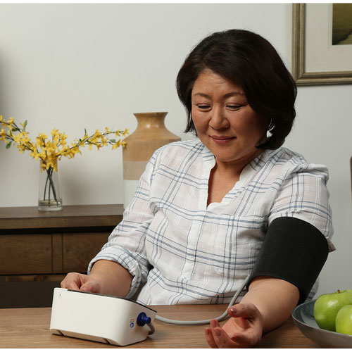 Omron 10 Series Arm Blood Pressure Monitor (BP7450CAN)
