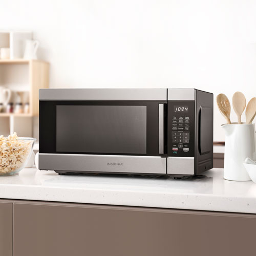 Four à micro-ondes de 2,2 pi³ d'Insignia - Acier inoxydable