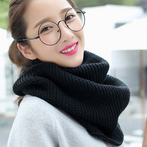 Stylish Knitted Neck Gaiter for Women: Adds a Touch of Elegance to Any Outfit