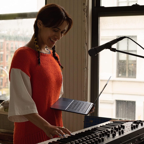 2022 Apple MacBook Air Laptop with M2 chip Starlight