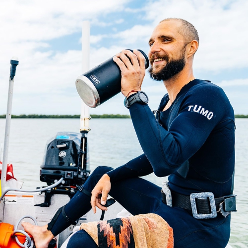 Bouteille 64&nbsp;oz YETI Rambler, isolée sous vide, acier inoxydable avec capuchon, rouge vigne sauvage