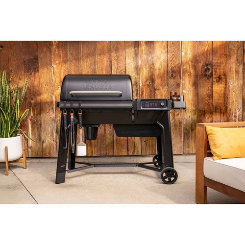 Barbecue et fumoir à granules de bois Woodridge de Traeger - Noir