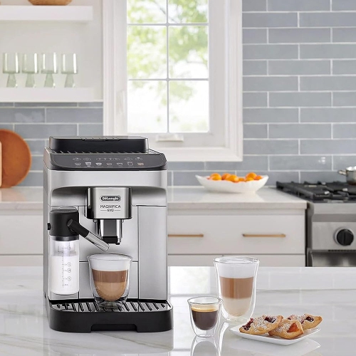 Boîte ouverte - Machine à espresso automatique Magnifica Evo de DeLonghi avec moussoir et moulin et fonction Over Ice - Argenté/Noir