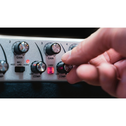 Préamplificateur dynamique série TASCAM-8P