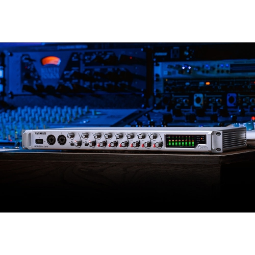 Préamplificateur dynamique série TASCAM-8P