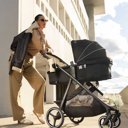 Système de voyage Shyft Intuiti d'Evenflo avec siège d'auto pour bébé Revolve180 LiteMax NXT SensorySoothe - Noir