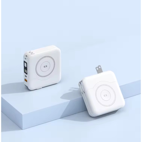 TUTT 10,000 mAh Wireless Travel Charger Portable Power Bank with Magnetic Wireless Charging and Fast Charge Support