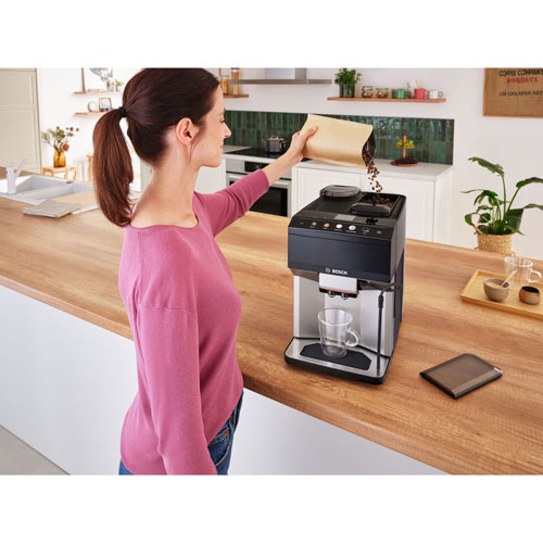 Machine à espresso automatique VeroCafe 500 de Bosch avec mousseur à lait - Noir