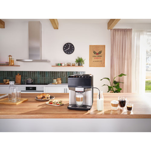 Machine à espresso automatique VeroCafe 500 de Bosch avec mousseur à lait - Noir