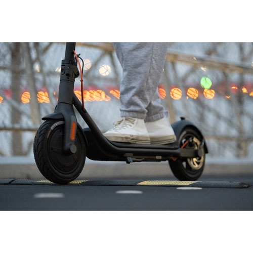 Remis à neuf - Trottinette électrique pour adulte Ninebot F30S de Segway (moteur 300&nbsp;W/cuisinière 30&nbsp;km/vitesse maximale 25&nbsp;km/h) -