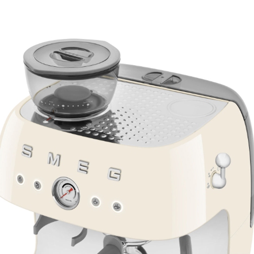 Boîte ouverte - Machine à espresso manuelle de Smeg avec moussoir à lait et moulin à café EGF03CRUS - Crème