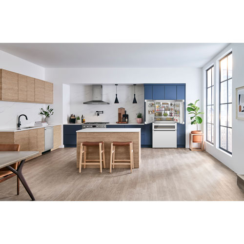 Bosch 36" 14.5 Cu. Ft. French Door Refrigerator with Water & Ice Dispenser (B36CL81ENW) - White