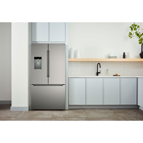 Réfrigérateur à deux portes 21,6 pi³ 36 po avec distributeur d'eau et de glaçons série 100 de Bosch - Inox
