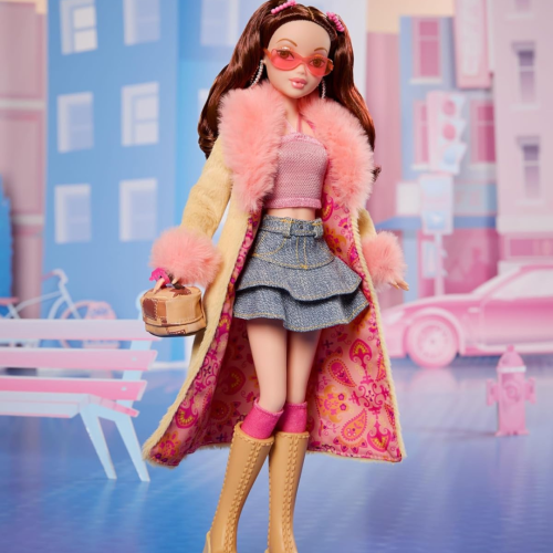 Poupée Barbie Signature My Scene et accessoires, tenue inspirée de Chelsea Y2K avec haut papillon, jeans cargo, sac en denim et support d'exposition