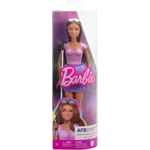 Poupée Barbie Fashionistas no 228, poupée Barbie aveugle portant un haut rose et une jupe à volants avec canne et lunettes de soleil en partenariat