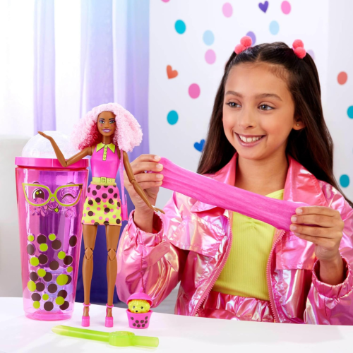 Poupée Barbie Pop Reveal et accessoires, série Bubble Tea avec poupée mode et animal de compagnie, 8 surprises incluant le changement de couleur,