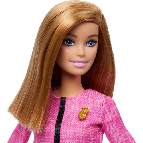 Poupée et accessoires de carrière Barbie, tenue Future Leader avec cheveux blonds avec 2 bracelets dorés et épinglette « B », comprend un