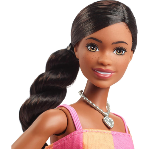 Barbie Famille et amis Barbie «&nbsp;Brooklyn&nbsp;» et accessoires, ensemble de tenues avec 2 looks