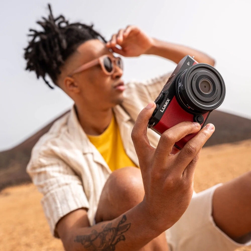 Objectif plein format Lumix S 26 mm f/8 de Panasonic + sac à dos à bandoulière - Ensemble