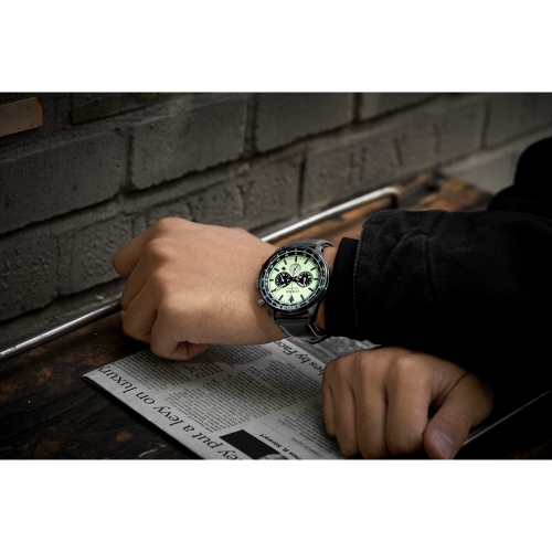 Montre sport sport décontractée Eco-Drive pour hommes de Citizen 44 mm avec boîtier inox noir bracelet cuir noir et cadran vert