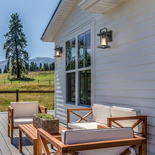 Applique murale industrielle à 1 lumière noire pour l'extérieur avec abat-jour en verre transparent