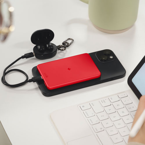 Chargeur portable USB-C de 5000 mAh et 20 W Piston Power Slim Mag de Logiix avec MagSafe - Rouge Canada