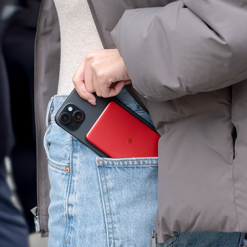 Chargeur portable USB-C de 5000 mAh et 20 W Piston Power Slim Mag de Logiix avec MagSafe - Rouge Canada